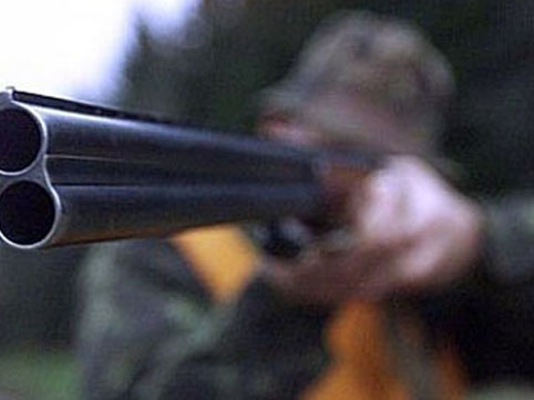 Mağaza sahibini tüfənglə hədələyib döydülər - GƏNCƏDƏ