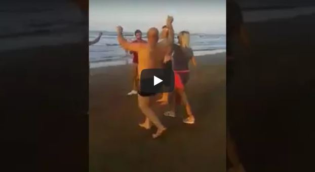 Ərəblər çimərlikdə azərbaycanlı qızla belə əyləndi (VİDEO)