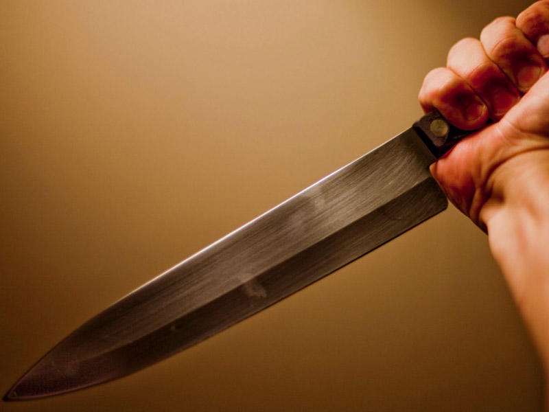 Bakıda 17 yaşlı oğlan özünü bıçaqladı