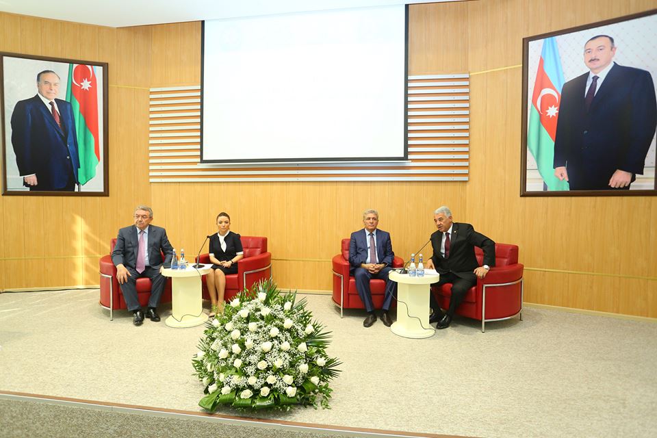 Binəqədi rayonunda “Elm və təhsil İlham Əliyev siyasətinin prioritet istiqamətlərindən biri kimi” adlı  məlumat saatı keçirildi.