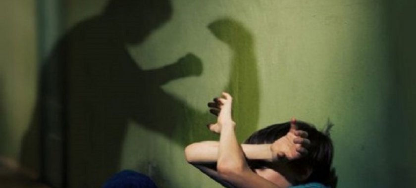 Şagirdləri döyən müəllim haqqında araşdırma başladı - VİDEO