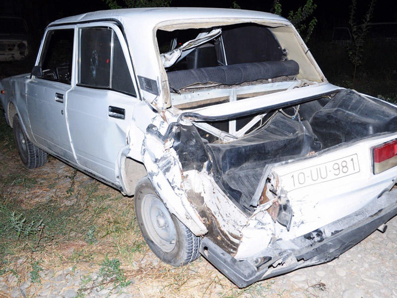 Bərdədə yol qəzası: Ər və arvad yaralandı - FOTO