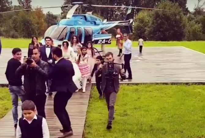 Azərbaycanlı bəylə gəlin toya helikopterlə gəldi (VİDEO)