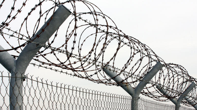 100-dən çox məhbus türmədən qaçdı