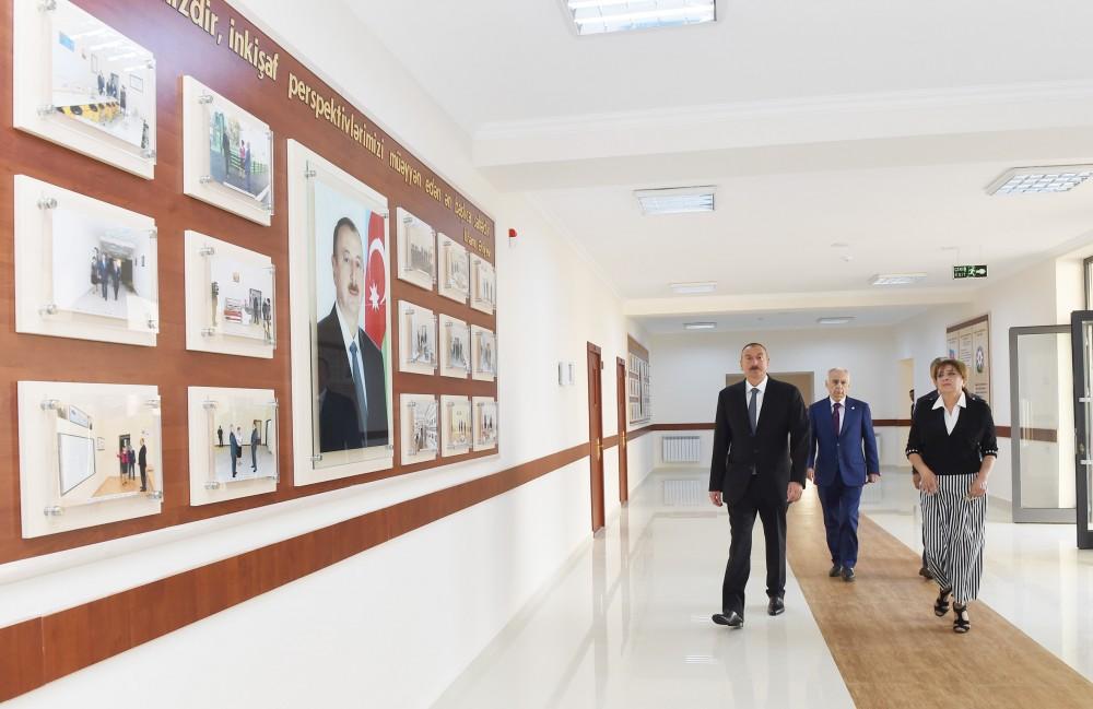Prezident İlham Əliyev 239 və 162 nömrəli məktəblərdə əsaslı yenidənqurmadan sonra yaradılan şəraitlə tanış olub (FOTO)