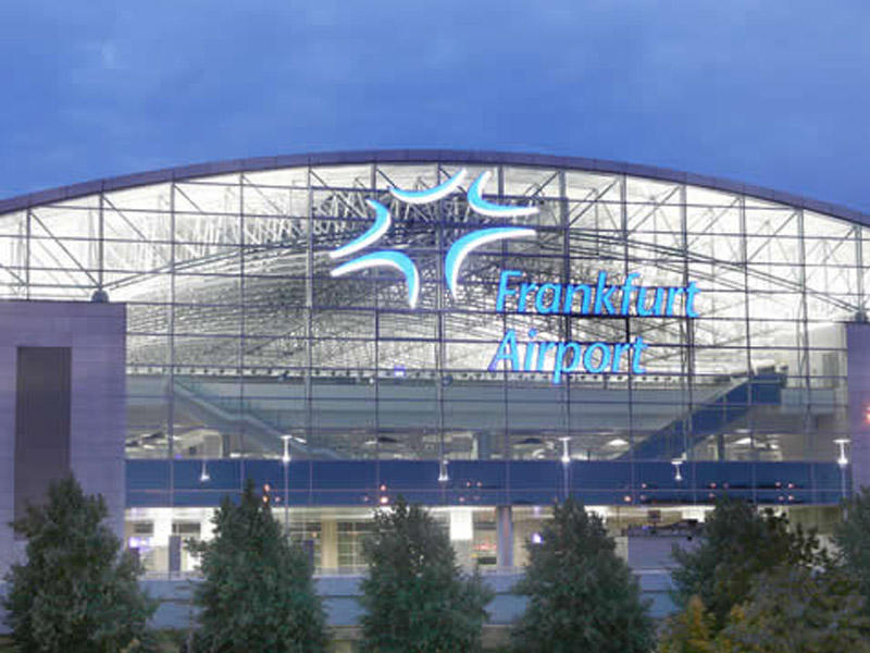 Almaniyada hava limanına gözyaşardıcı qazla hücum olub: xəsarət alanlar var