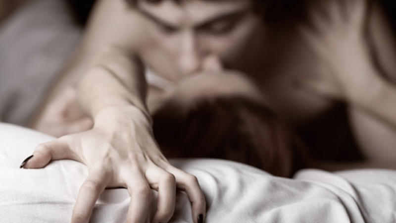 Bakıdakı evində yeniyetmə qızları kişilərlə sevişməyə məcbur etdi, sonra Dubaya apardı və...