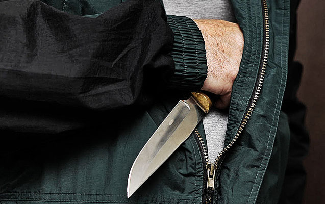 İcra Hakimiyyətinin şöbə müdiri bıçaqlandı