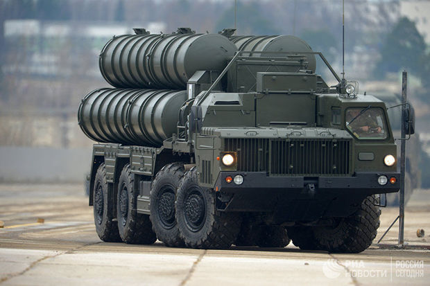 Rusiya və Türkiyə S-400 komplekslərinin tədarükü barədə müqavilə imzaladılar
