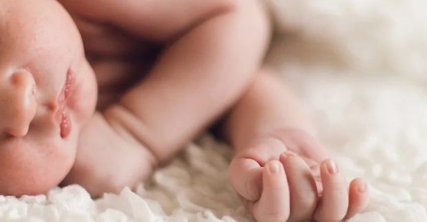 Ermənistanda ana iki aylıq körpəsinin 420 dollara satıb