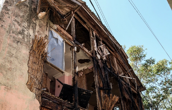 Bakıda yanan binada məskunlaşan məcburi köçkünlər aksiya keçiriblər — VİDEO