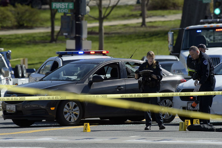 ABŞ-da orta məktəbdə atışma — Ölən və yaralananlar var