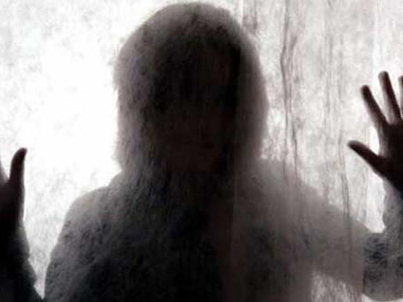 Ana 15 yaşlı qızının kompüterində çılpaq şəkillərini tapdı - RƏZALƏTİN ÜSTÜ AÇILDI