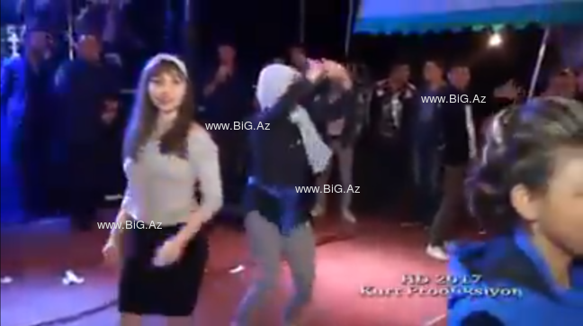 Hicablı qız elə rəqs etdi ki, ailəsi onu EVƏ HƏBS ETDİ - VİDEO