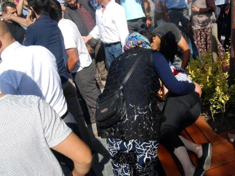 Boşanmaq istəyən arvadını küçənin ortasında öldürdü - FOTO