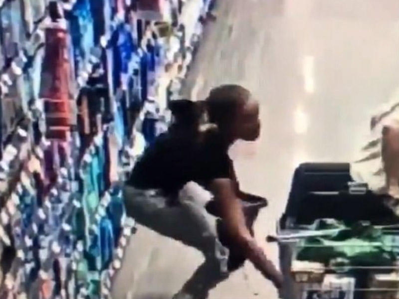 Alış-veriş edib kassaya gələn qadın gözlərinə inanmadı - Təhlükəsizlik kamerası çəkdi - VİDEO