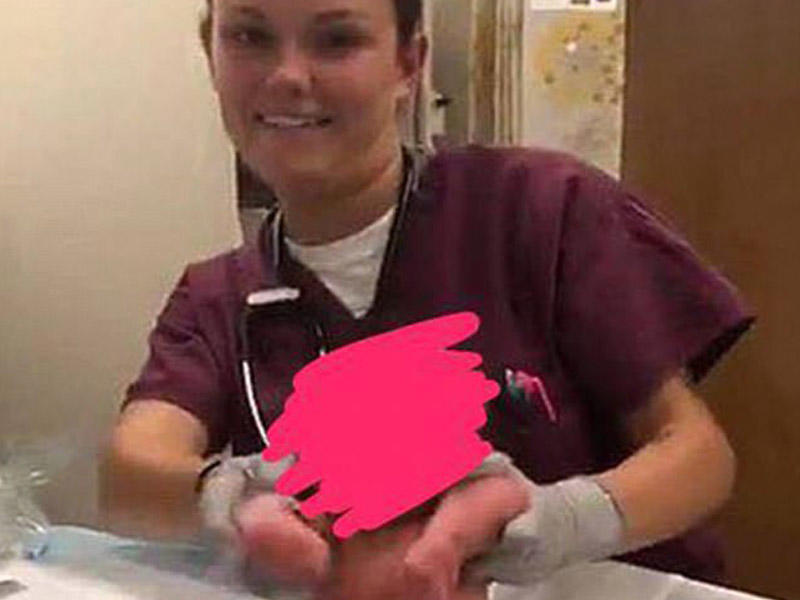 Doğum evində biabırçılıq: iki tibb bacısı körpələrlə 