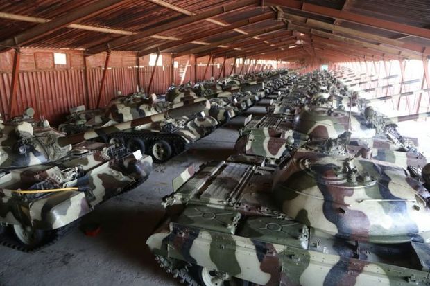 Müdafiə naziri hərbi hissələrdə – FOTO