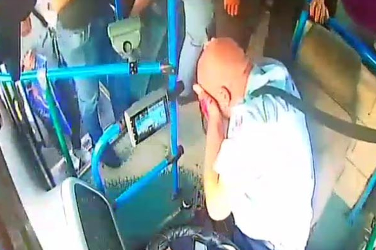Avtobus sürücüsü vəhşicəsinə döyən şəxs tutuldu