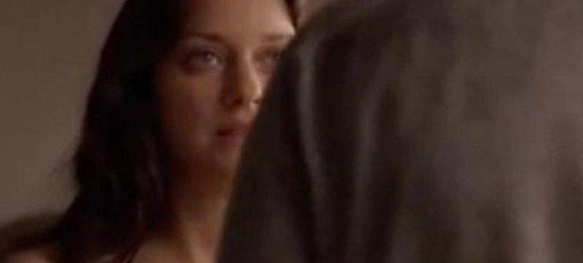 Məşhur fransız aktrisa film üçün lüt halda kamera qarşına keçdi - VİDEO - FOTO
