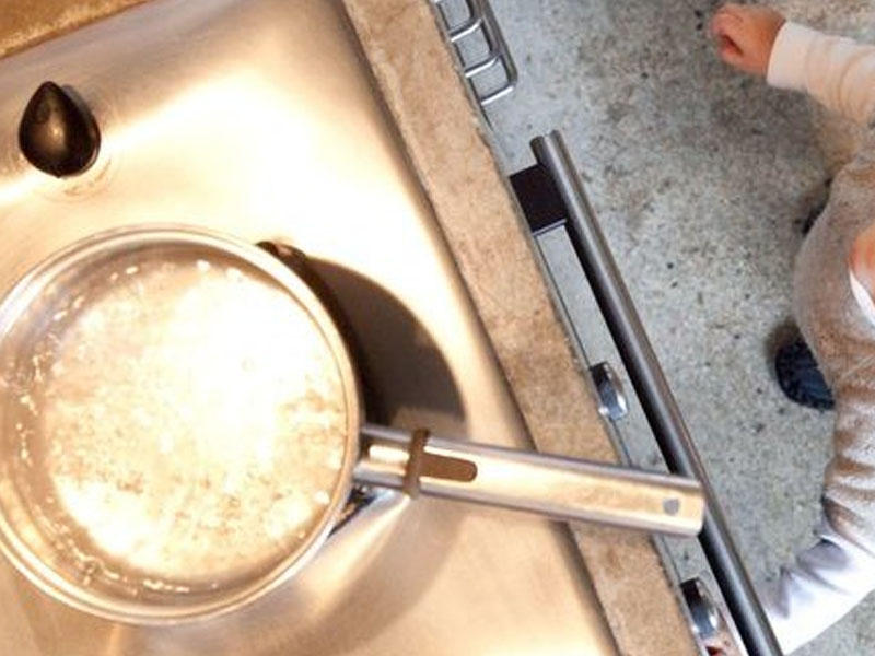 2 yaşlı uşaq qaynar suda yandı