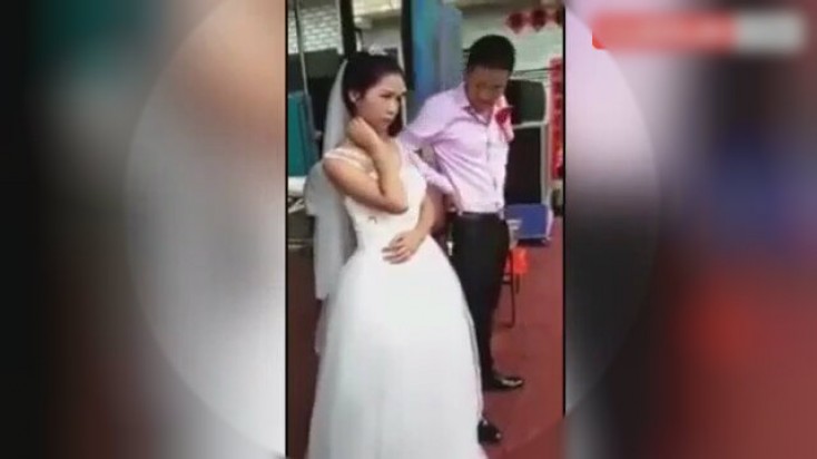 Gəlini öpmək istəyən bəyə gözlənilməz etiraz - VİDEO