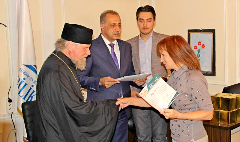 “Azərbaycan dili” kurslarının dinləyicilərinə sertifikatlar verildi