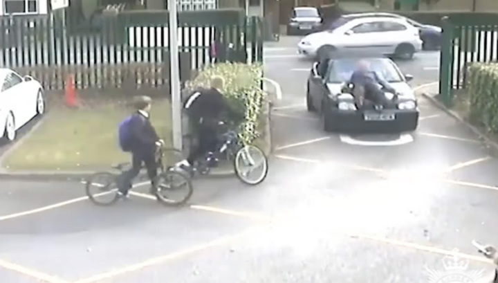 Valideyn avtomobilini müəllimin üstüinə sürdü – Video