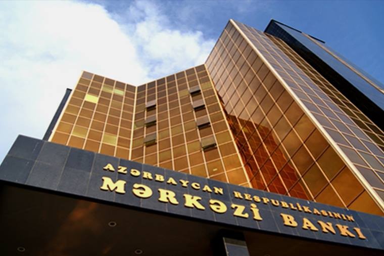 AMB şənbə gününü banklar üçün iş günü elan edib