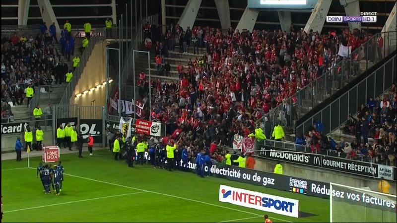 Fransada futbol maçında tribuna çökdü: 20 yaralı - VİDEO