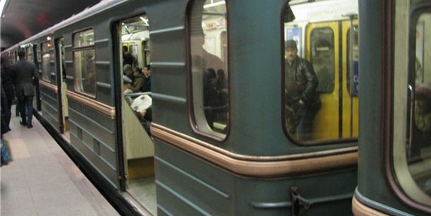 Bakı metrosunda faciə — pilləkanlarda öldü- YENİLƏNİB