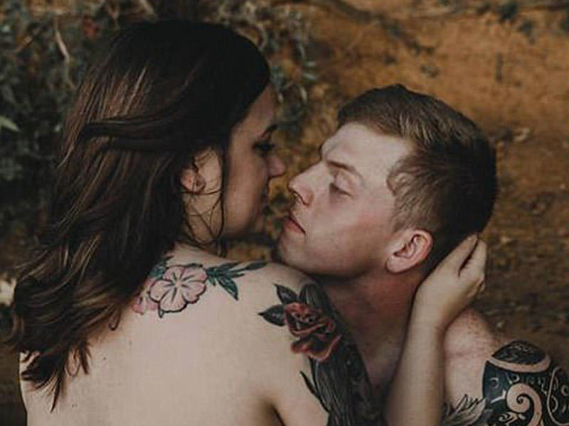 Yarıçılpaq fotoları yayıldı, bankdakı işindən qovuldu - FOTO