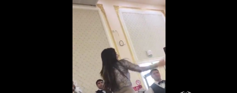 Bu xanım müğənni səsi ilə olduğu qədər rəqsi ilə də valeh edir - VİDEO