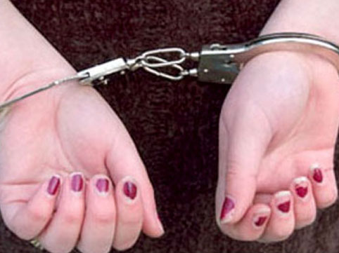 Azyaşlı qızına zəhər verib öldürməkdə təqsirləndirilən qadından XƏBƏR VAR