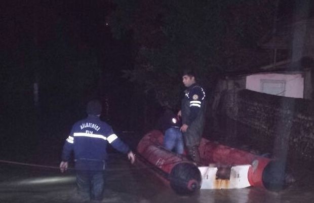 Lənkəranda yaşayış evlərini su basıb – FOTO