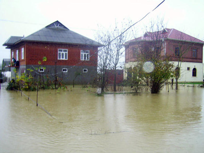 Azərbaycanda təbii fəlakət: 367 nəfər təxliyyə olundu