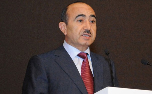 Əli Həsənov: Televiziyalar son 10 ildə Azərbaycanda süni reytrinq arxasınca qaçır