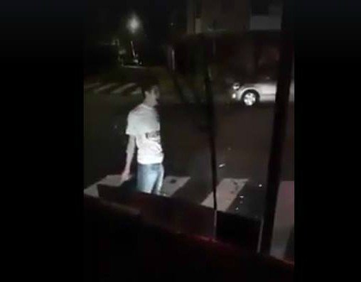 DƏHŞƏT! Narkotik qəbul edən gənc oğlan özünə hakim ola bilmədi, görün özünü necə aparır- VİDEO