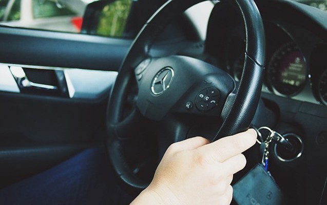 Qardaşının maşınını qaçırtdı