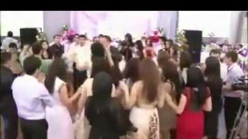 Toyda rəqs edən bəy biabır oldu - VİDEO