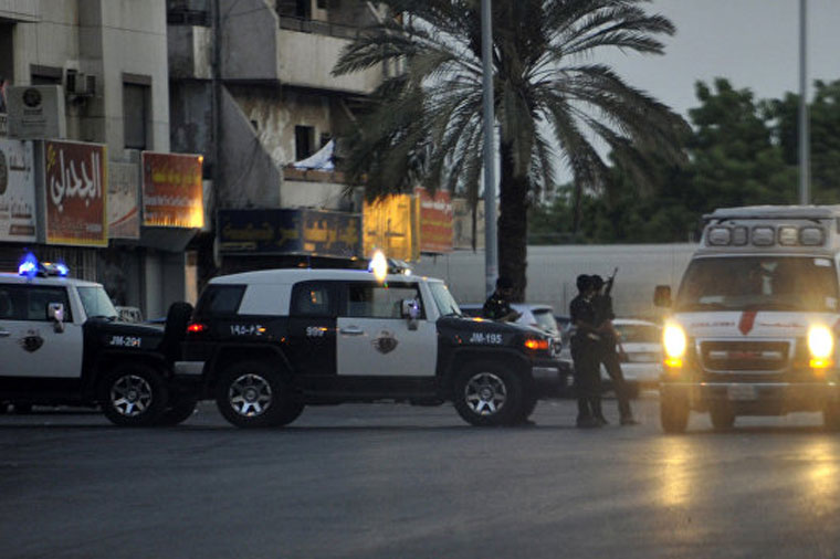 Səudiyyə Ərəbistanı kralının sarayına silahlı hücum — Ölənlər və yaralılar var