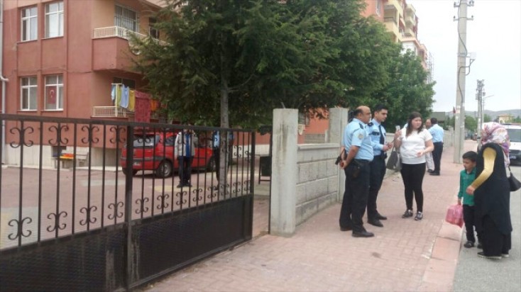 Ailə üzvlərini öldürüb 