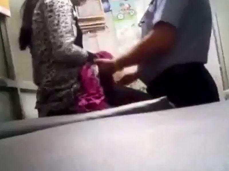 Xəstəxanada həkimin qıza təcavüzün VİDEOsu yayıldı