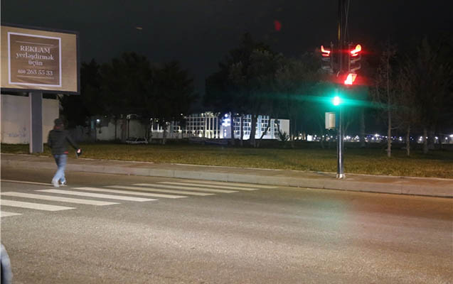 Maşın piyadanı vurub