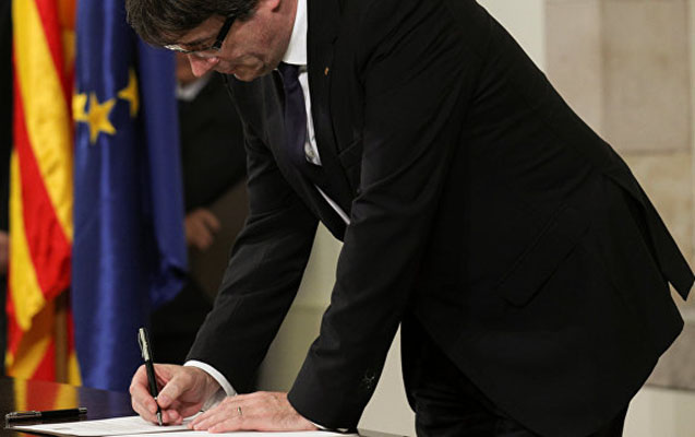 Kataloniya rəhbəri müstəqillik bəyannaməsini imzaladı