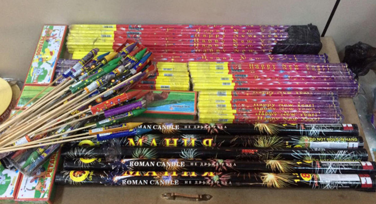 Gömrükdə fişəng tutuldu