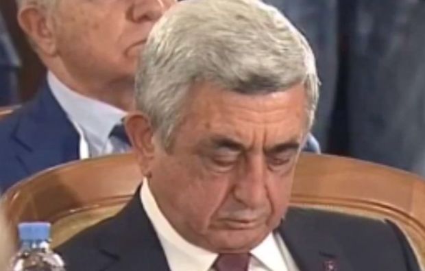 Sarkisyan prezidentlərin görüşündə yatdı – VİDEO