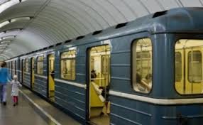 Metroda HƏYƏCANLI ANLAR: Sərnişinin halı pisləşdi və ...