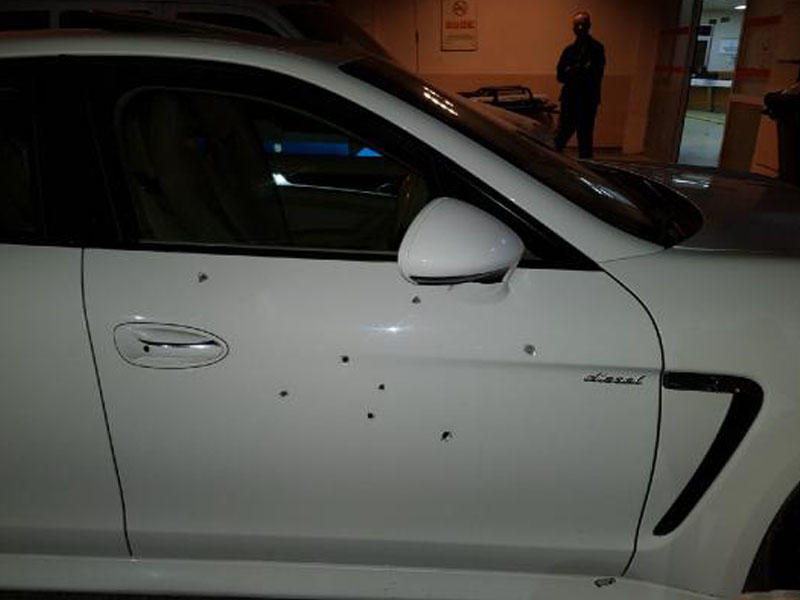 Tanınmış sənətçi avtomobilində güllələndi - FOTO