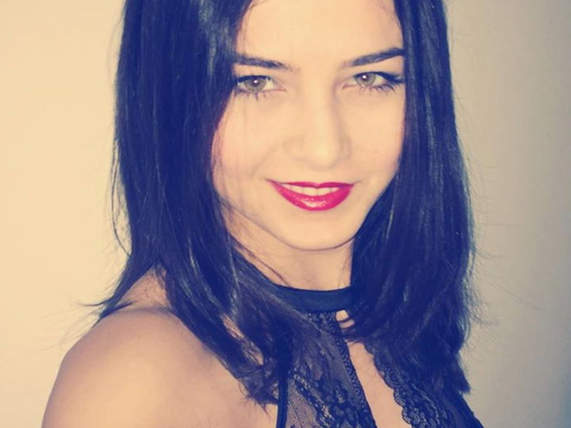 Cazibədar azərbaycanlı modeldən hamamda yarıçılpaq FOTO